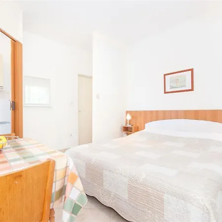 Mate - Free Parking Apartment Pag Town