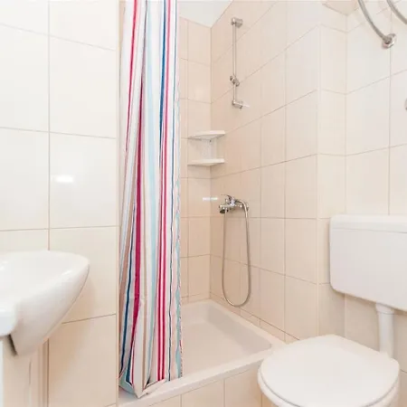 Mate - Free Parking Apartman Pag Town