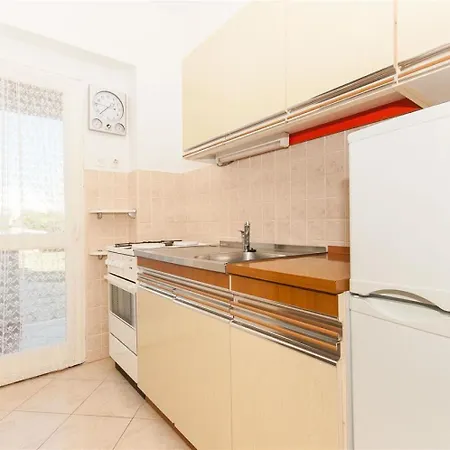 Mate - Free Parking Apartment Pag Town
